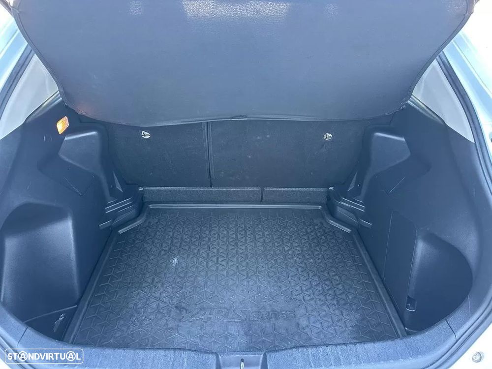 Toyota Yaris Cross 1.5 HDF Comfort Plus - 16