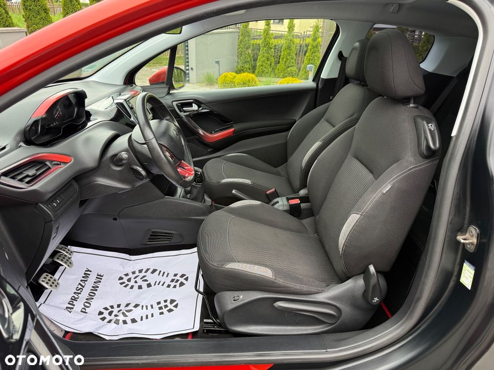 Peugeot 208 - 23