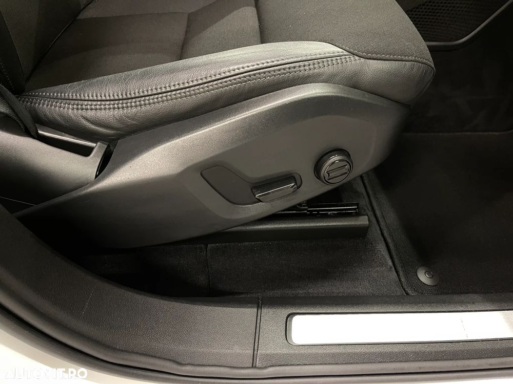 Volvo XC 60 D5 AWD Geartronic Momentum - 23