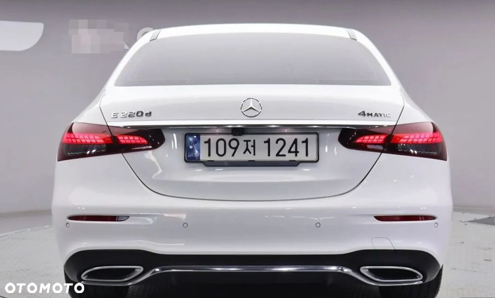 Mercedes-Benz Klasa E 220 d 4Matic 9G-TRONIC AMG Line - 5