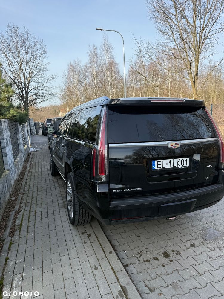 Cadillac Escalade - 3