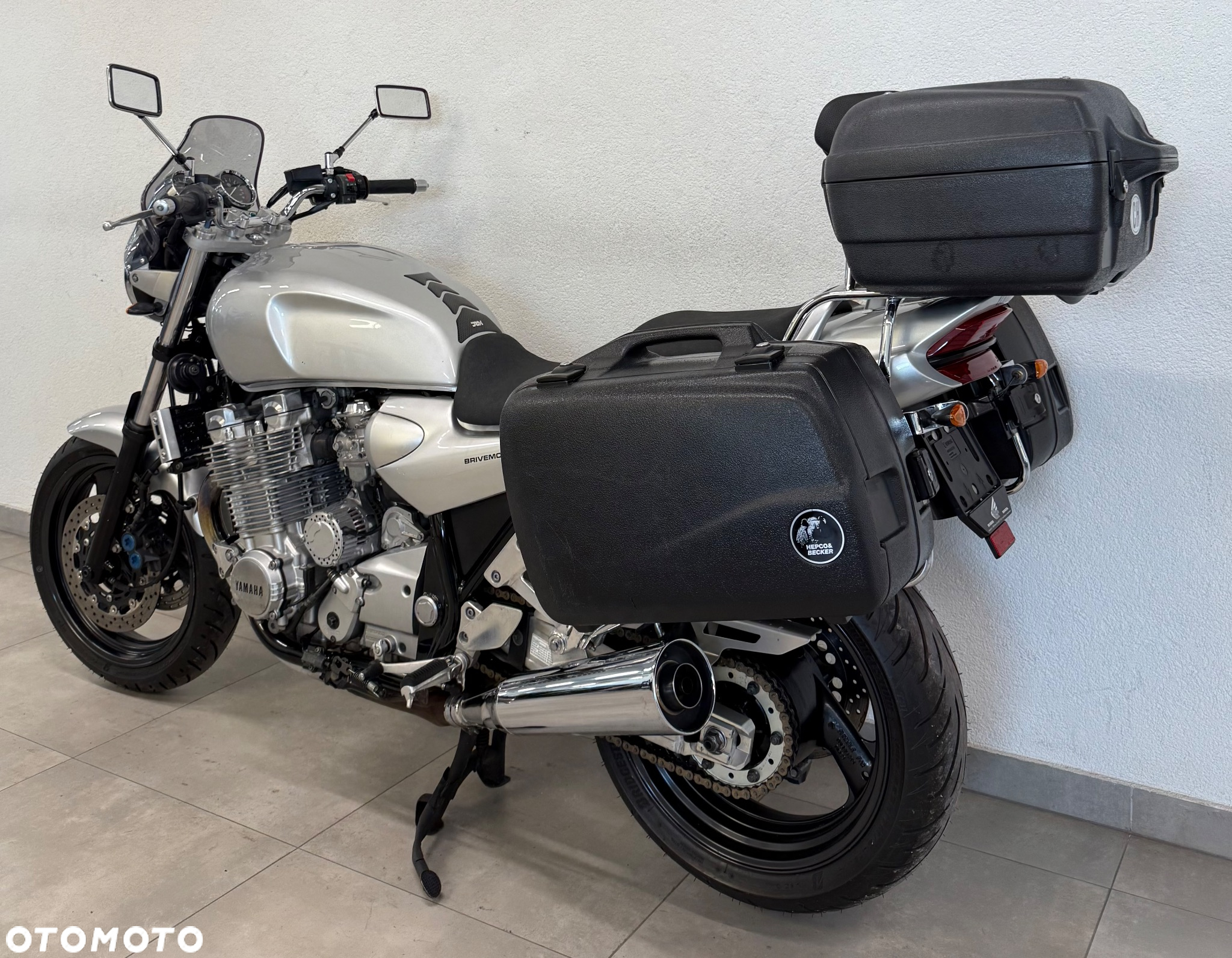 Yamaha XJR - 6