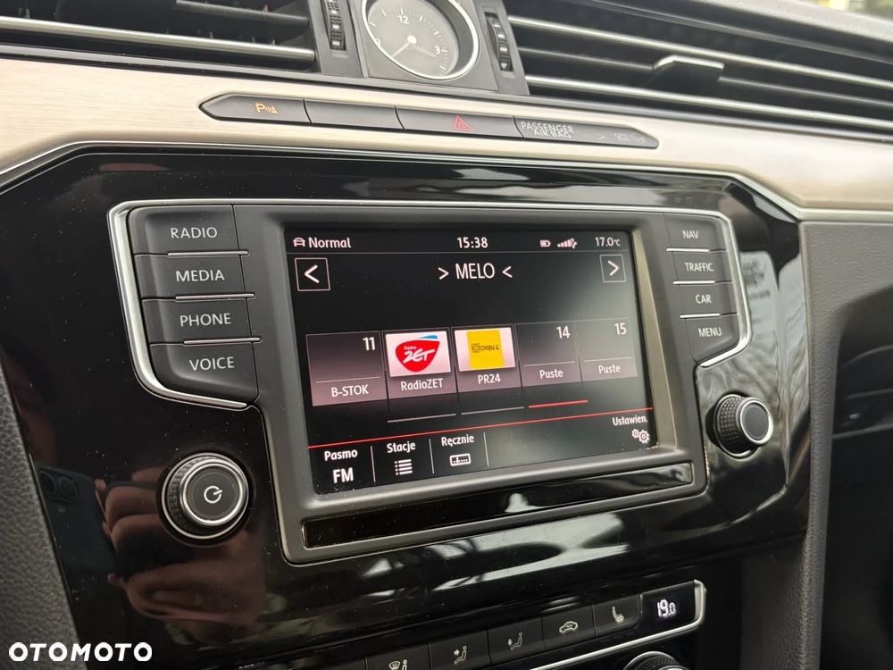 Volkswagen Passat 2.0 TDI SCR Highline - 22