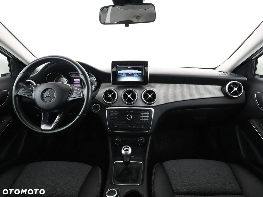 Mercedes-Benz GLA 200 Style - 16