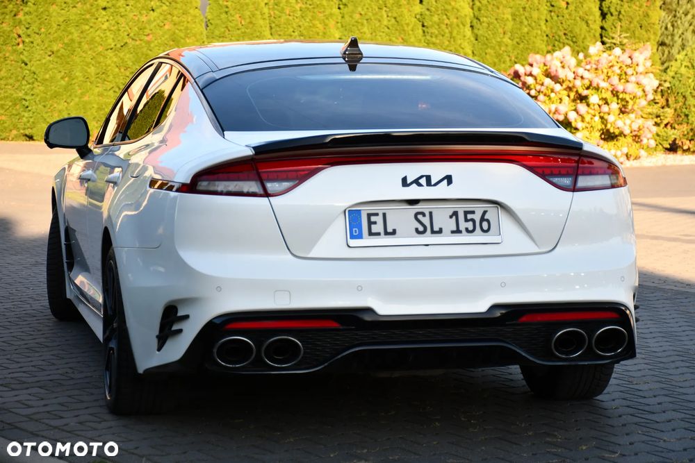 Kia Stinger - 10