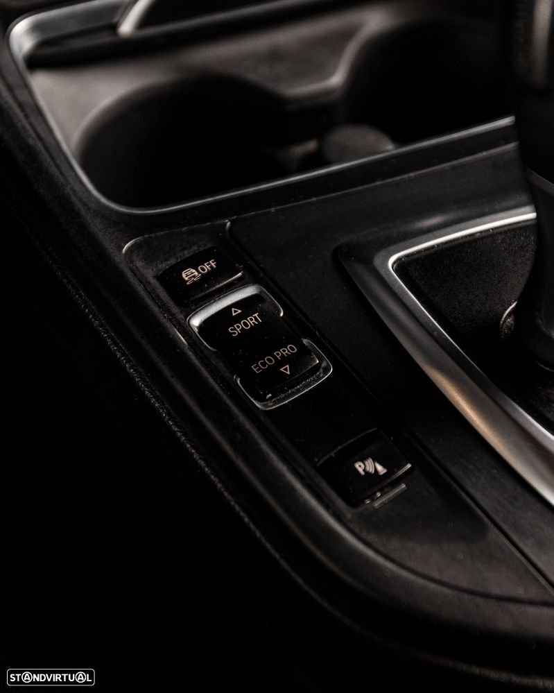 BMW 318 d Aut. M Sport - 16