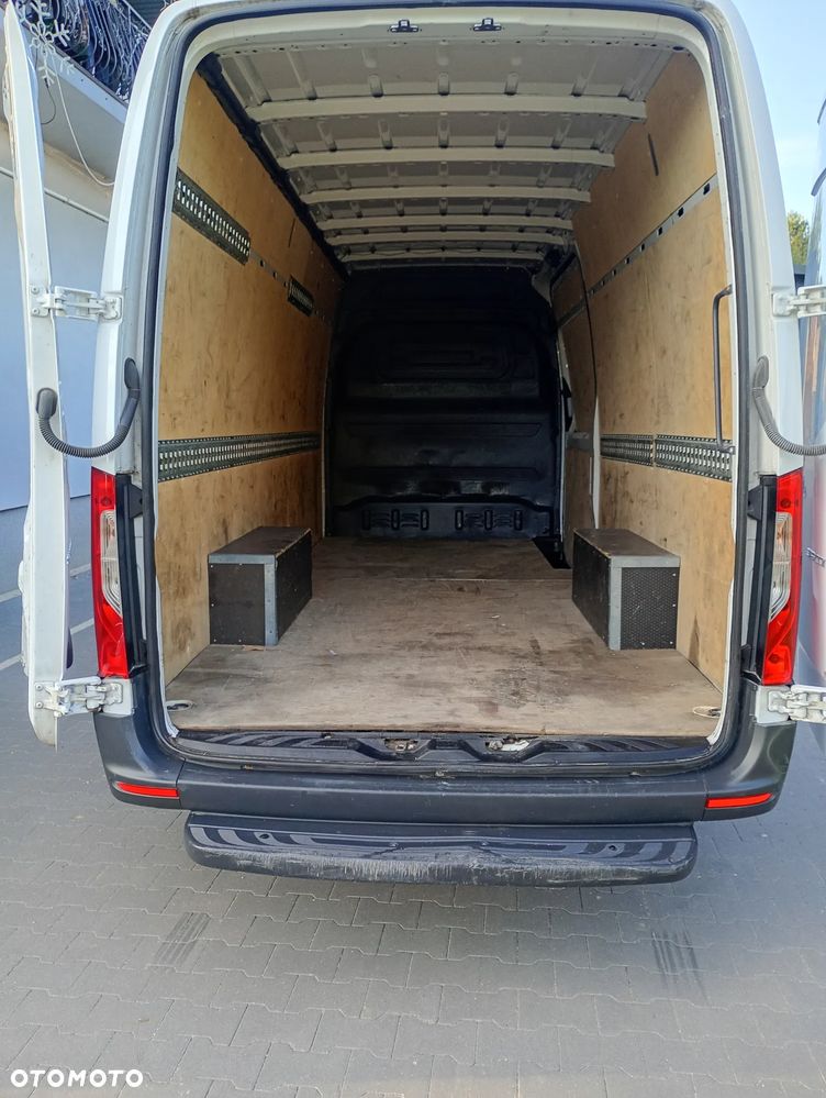 Mercedes-Benz Sprinter - 12