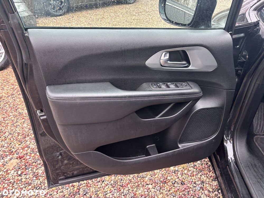 Chrysler Pacifica - 13