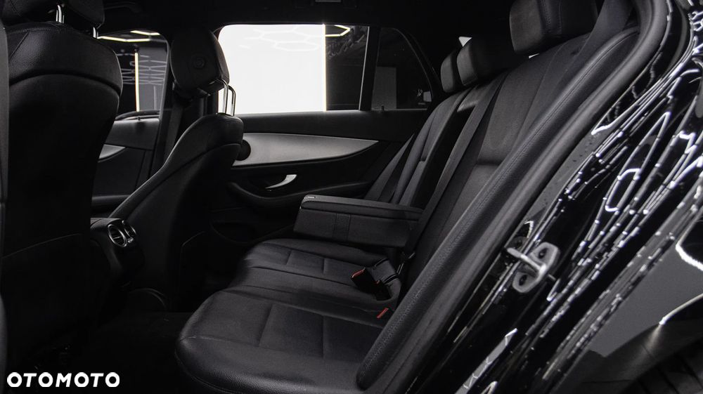 Mercedes-Benz Klasa E 220 d mHEV 4-Matic Avantgarde 9G-Tronic - 18