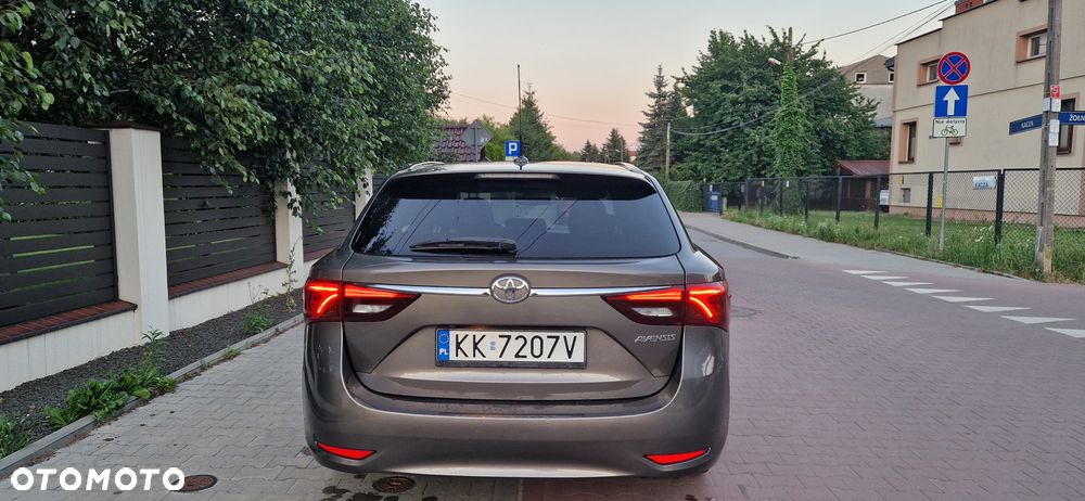 Toyota Avensis 1.8 Prestige MS - 6
