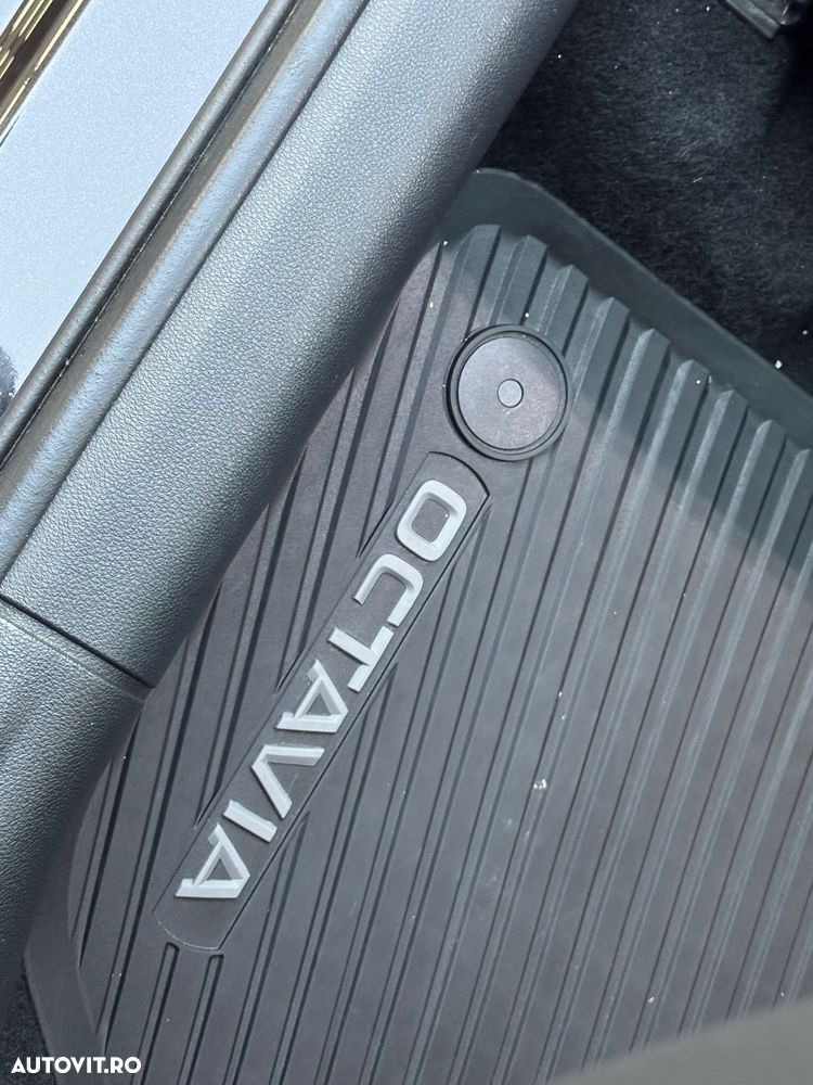 Skoda Octavia Combi 2.0 TDI Sportline - 30