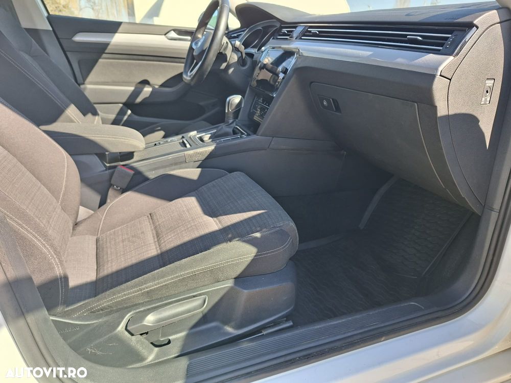 Volkswagen Passat 2.0 TDI SCR DSG Elegance - 9
