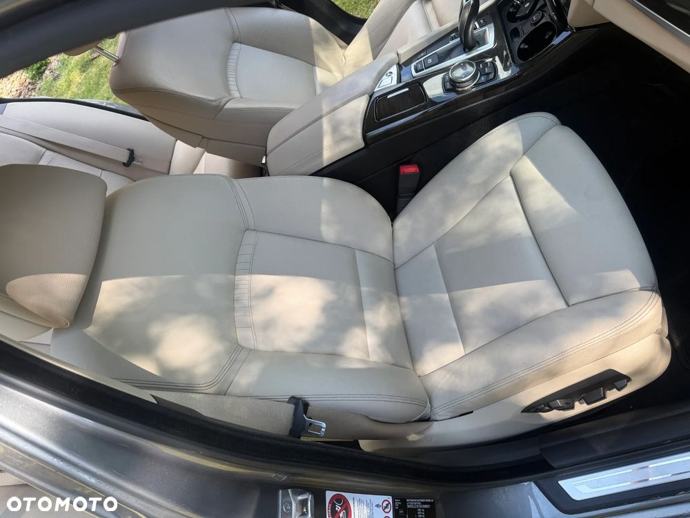 BMW Seria 5 520d Luxury Line - 11