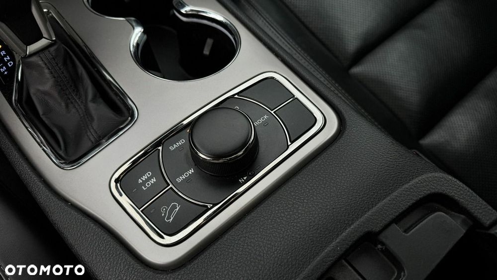 Jeep Grand Cherokee - 27