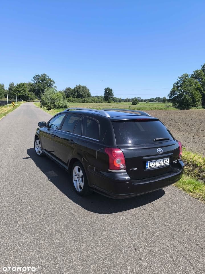Toyota Avensis 2.0 D-4D - 12