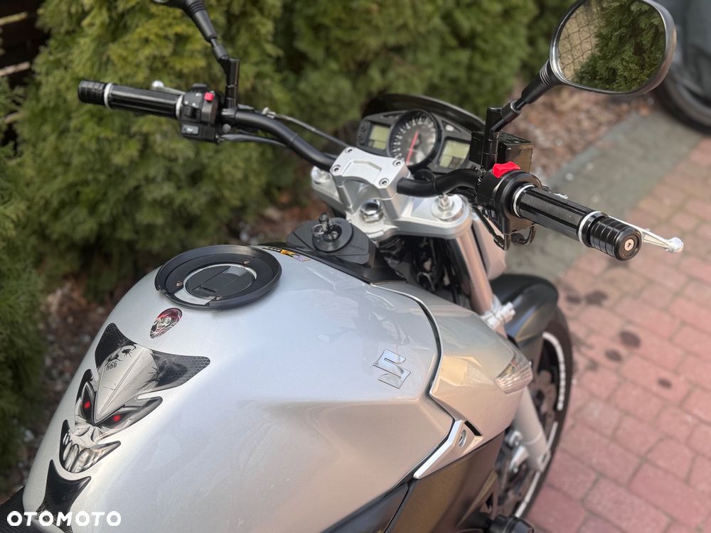 Suzuki GSR - 12