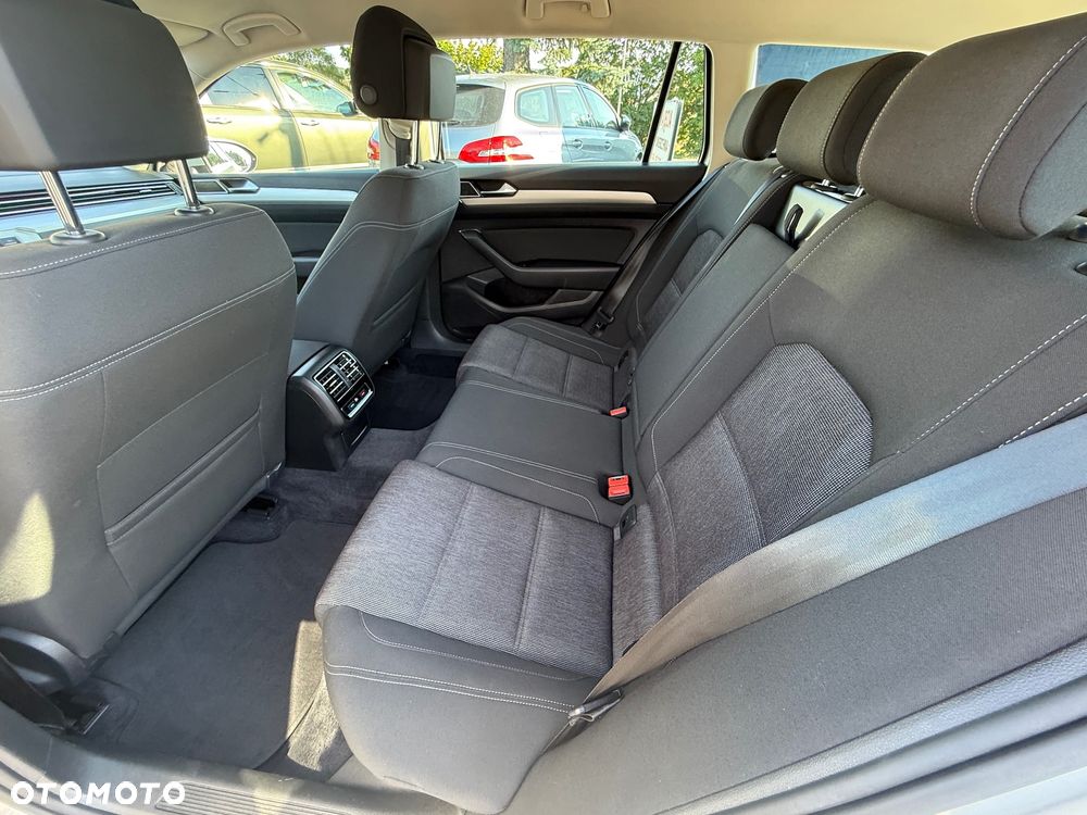 Volkswagen Passat ver-variant-1-6-tdi-scr-dsg-comfortline - 24