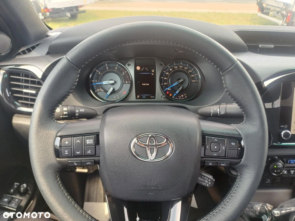 Toyota Hilux - 25