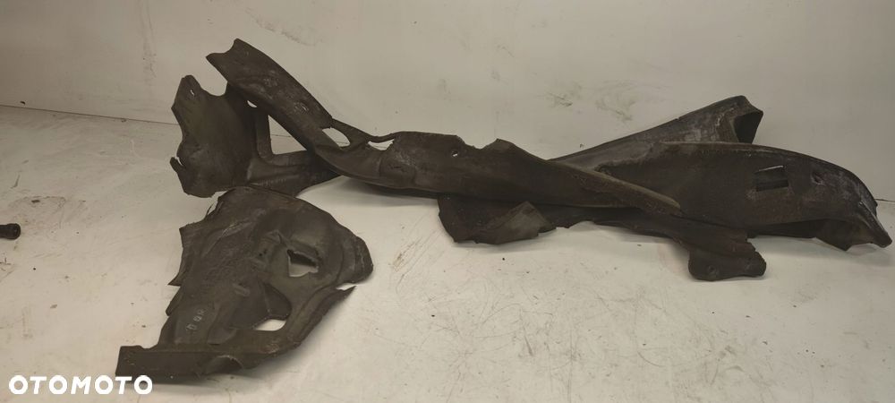 WYGŁUSZENIE ŚCIANY GRODZIOWEJ AUDI TT 8J1863909C