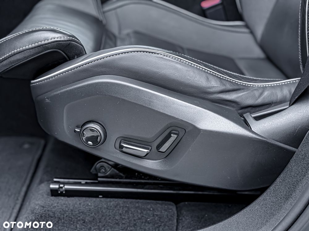 Volvo XC 60 B4 D Ultimate Dark - 24