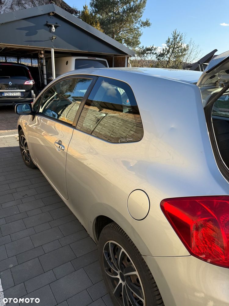 Toyota Auris 2.2 D-4D X - 10