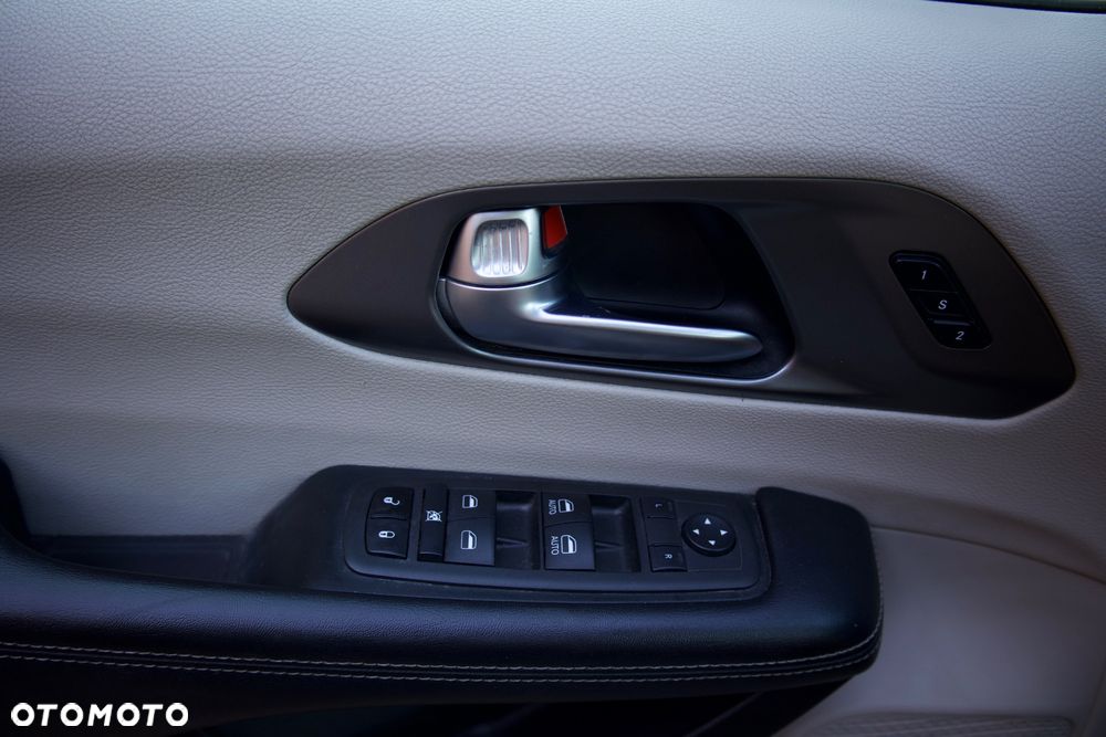Chrysler Pacifica - 11