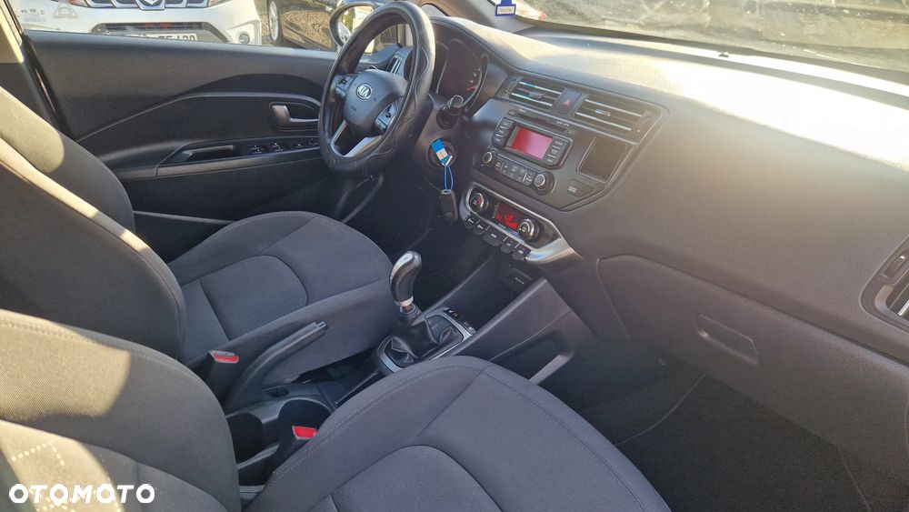 Kia Rio 1.2 Dream Team Edition - 4