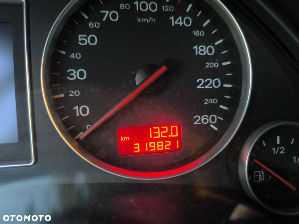 Audi A4 Limousine - 6
