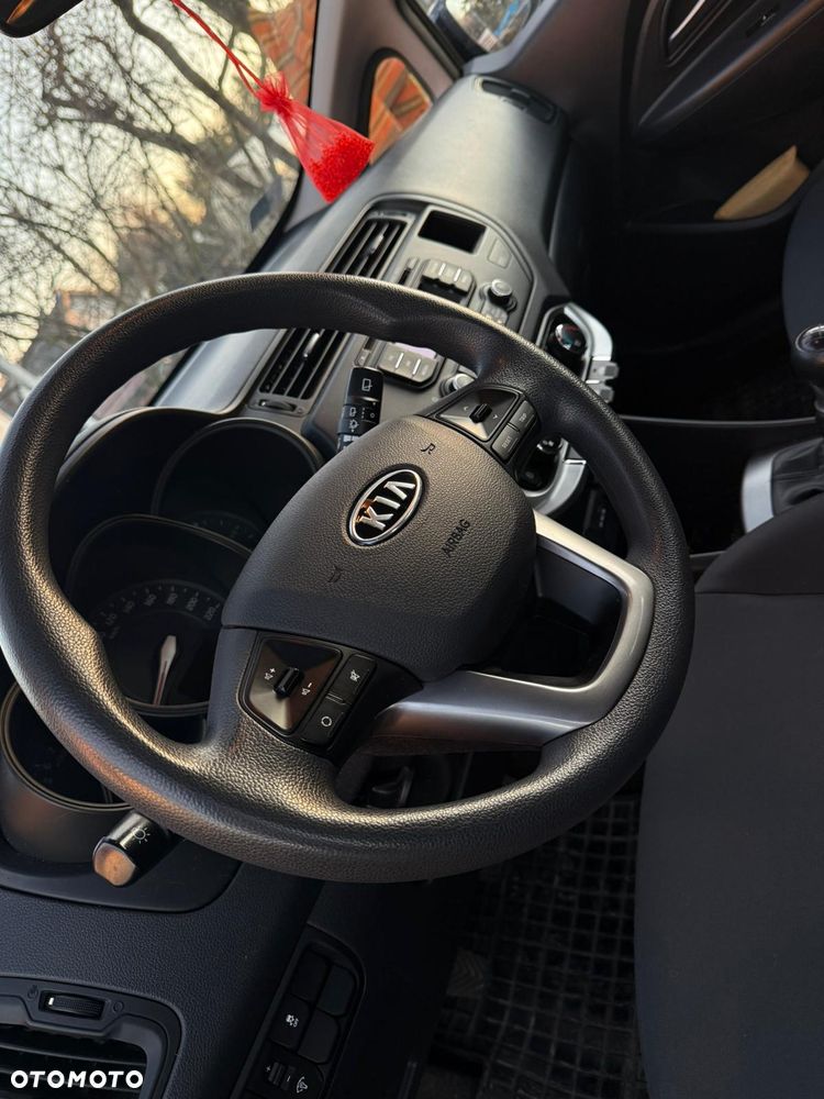 Kia Rio - 14