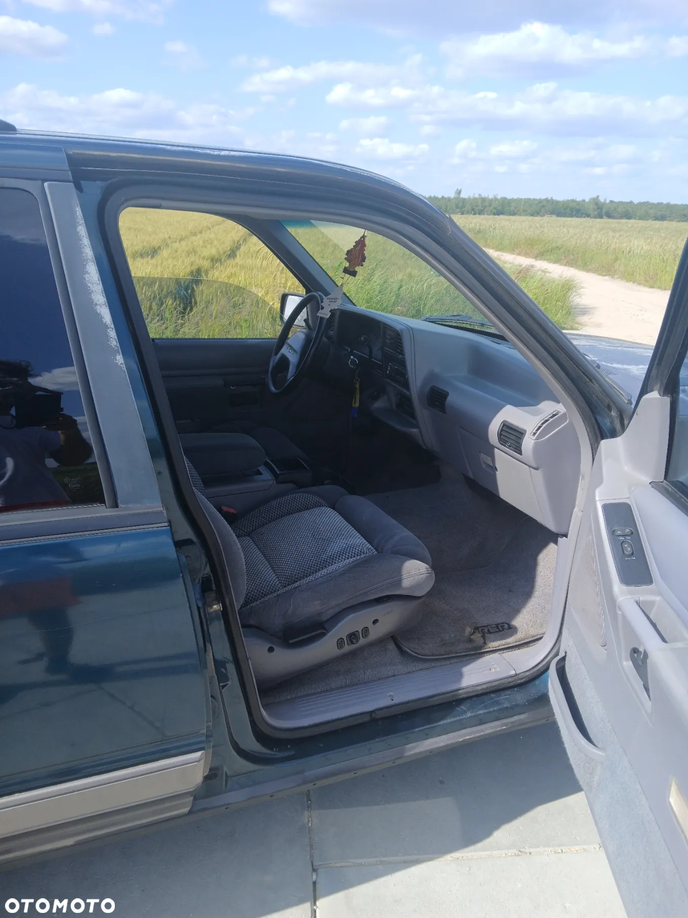 Ford Explorer Standard - 11