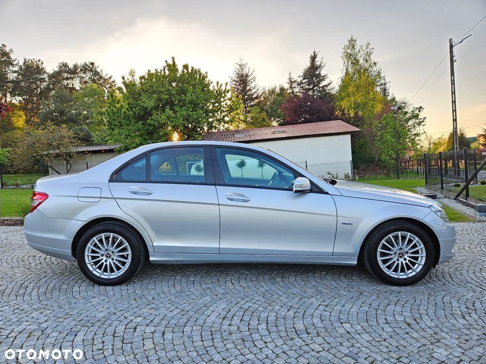 Mercedes-Benz Klasa C 200 CGI BlueEff Elegance - 3