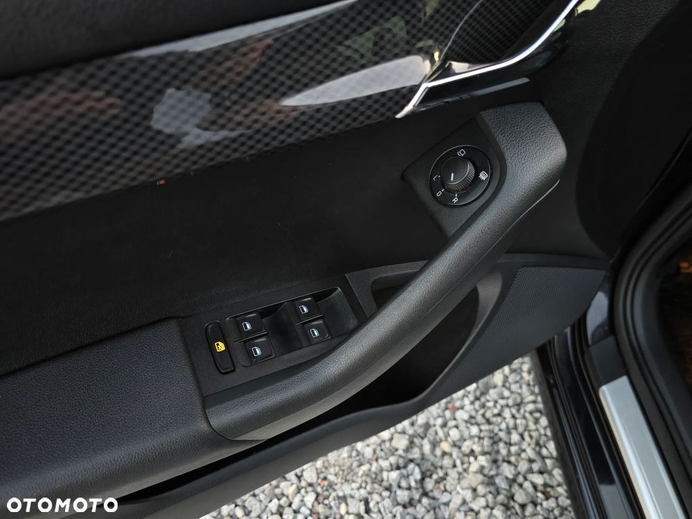 Skoda Octavia 2.0 TDI DSG RS - 20