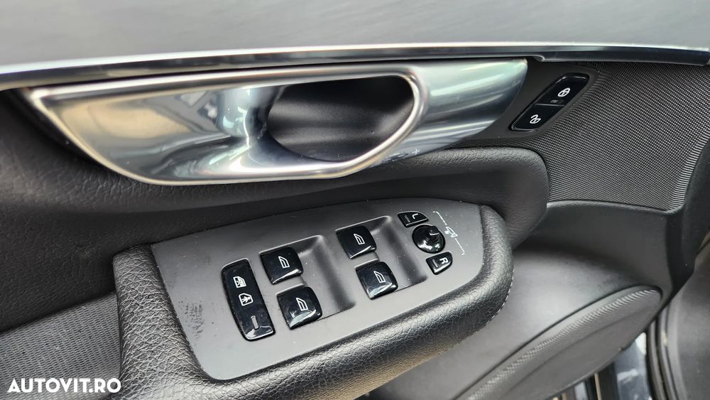 Volvo XC 90 D5 AWD Geartronic Momentum - 17