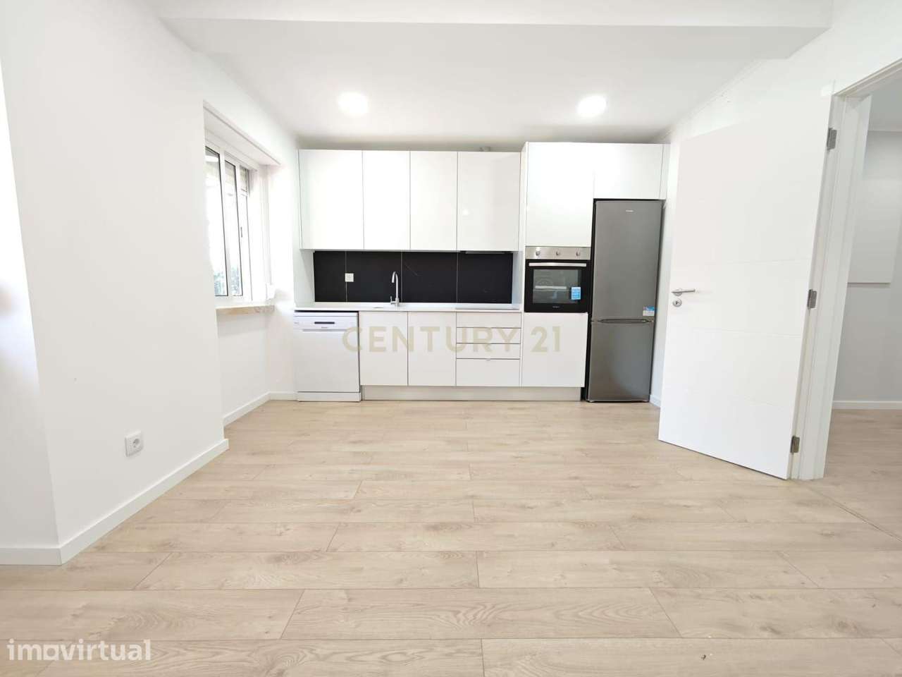 T2 na Amadora com renovação a estrear, em prédio totalmente reabilitad - Grande imagem: 2/17