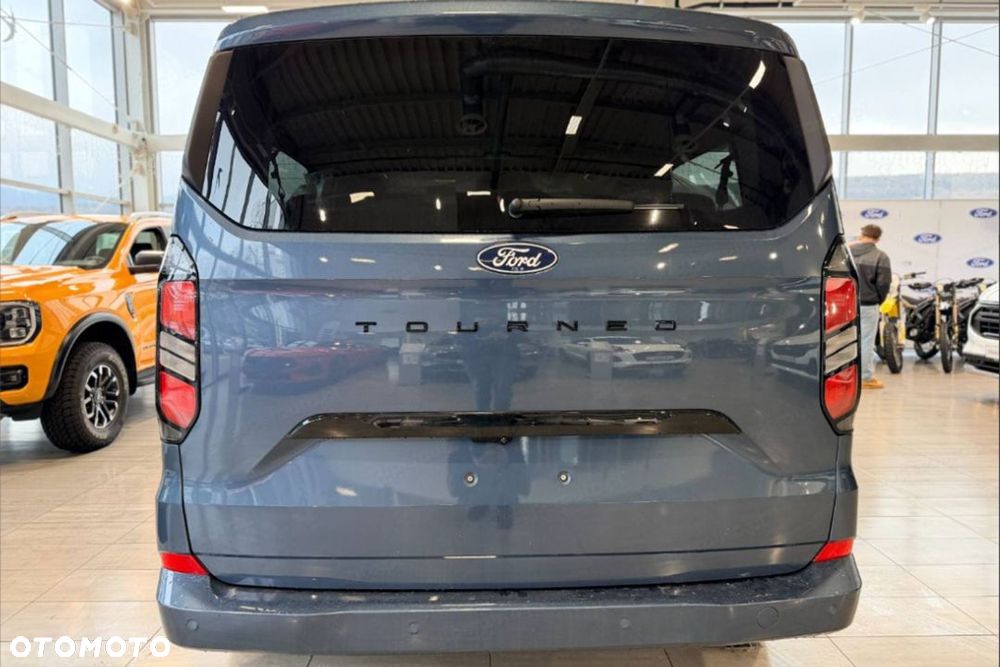 Ford Tourneo Custom - 8