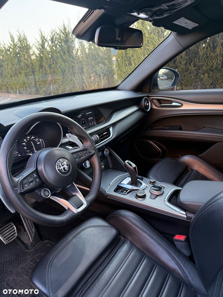 Alfa Romeo Stelvio 2.0 Turbo 16V AT8-Q4 Veloce Ti - 10