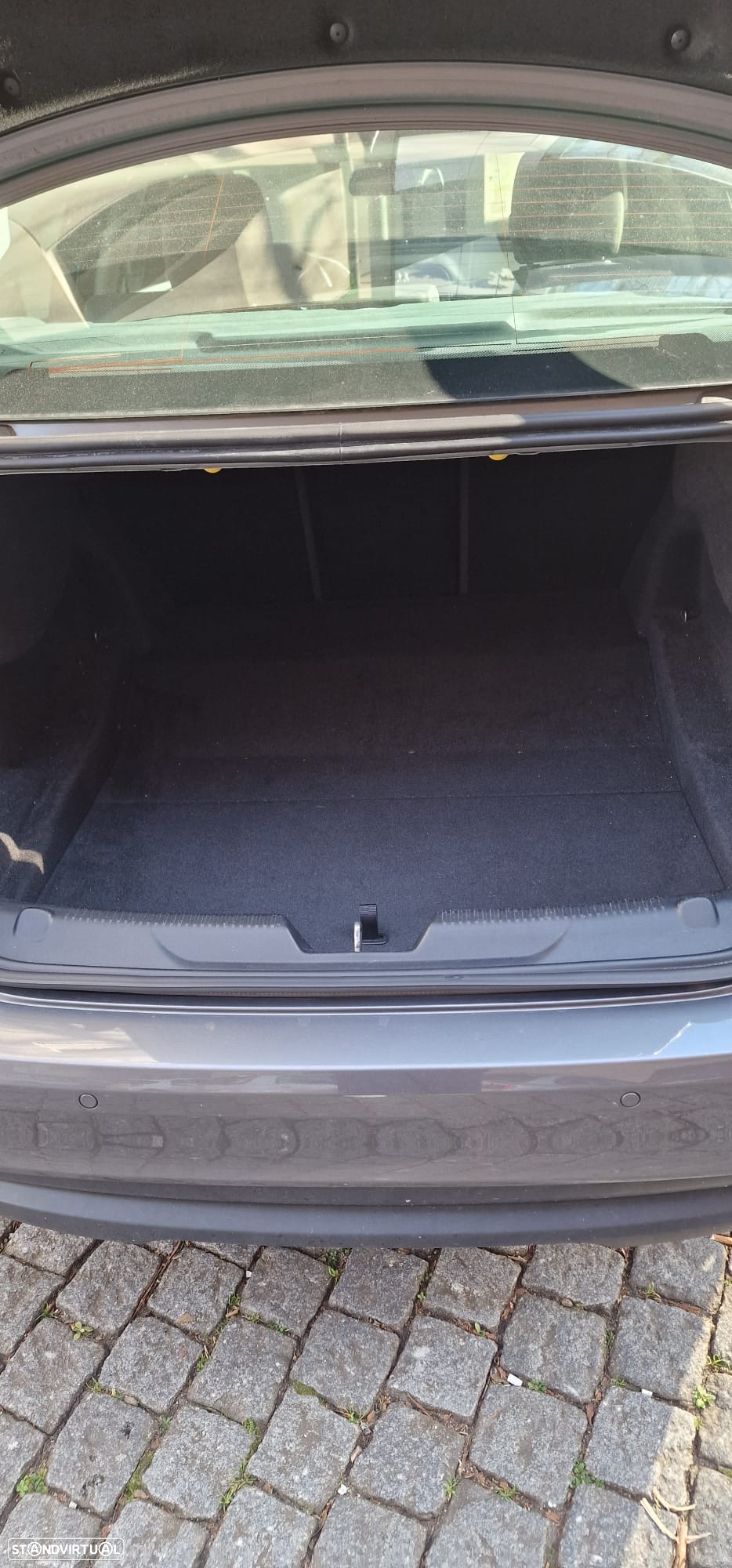 Jaguar XE - 32