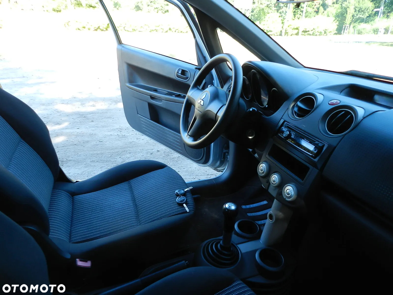Mitsubishi Colt - 10