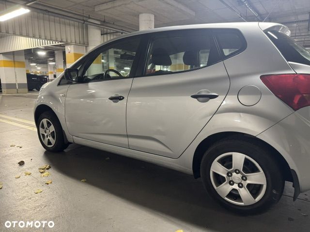 Kia Venga - 15