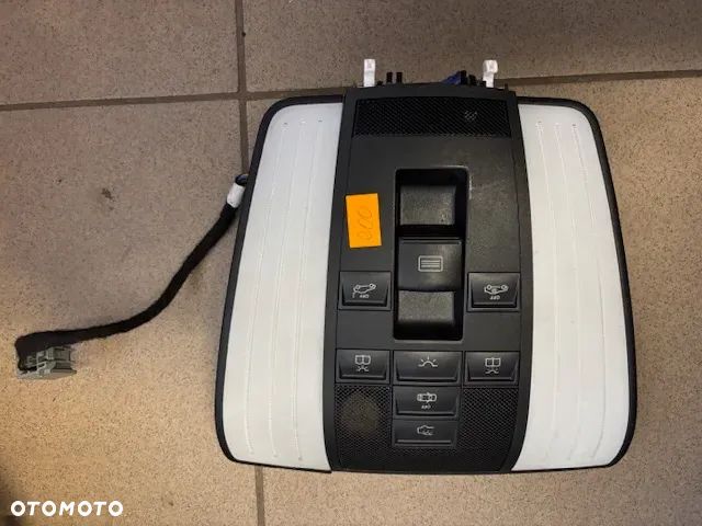 LAMPKA PODSUFITKI OŚWIETLENIE WNĘTRZA MERCEDES W212 W204 W207 A0128206610
