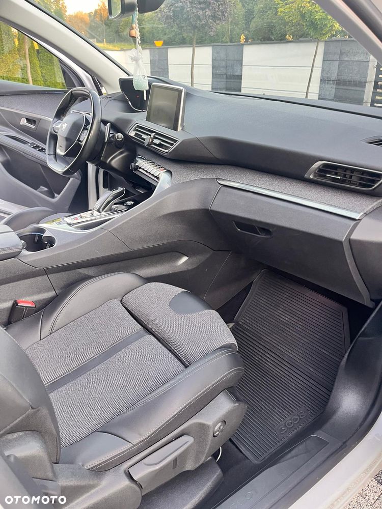 Peugeot 3008 1.2 PureTech GPF Allure S&S EAT8 - 24