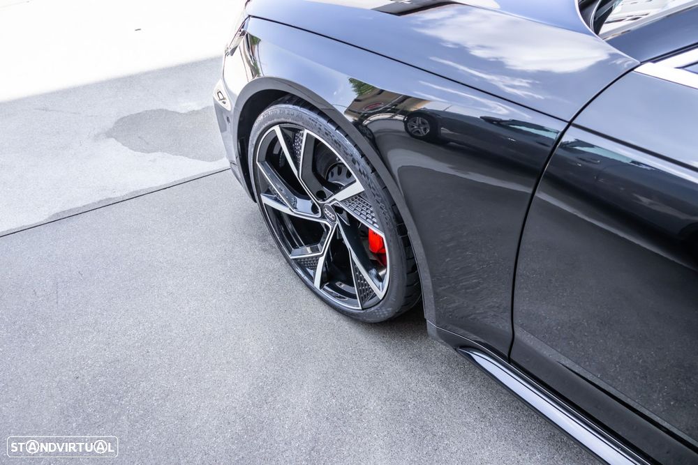 Audi RS4 Avant - 12
