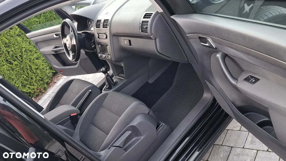 Volkswagen Touran - 17
