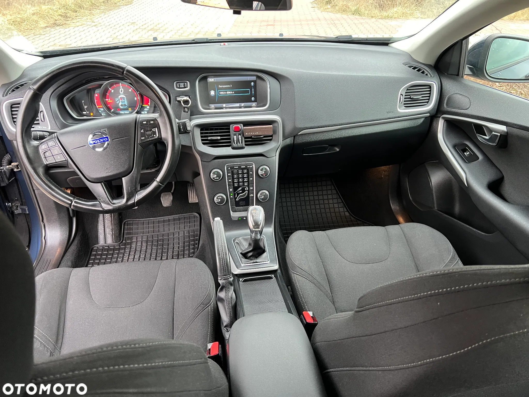 Volvo V40 D2 Momentum - 10