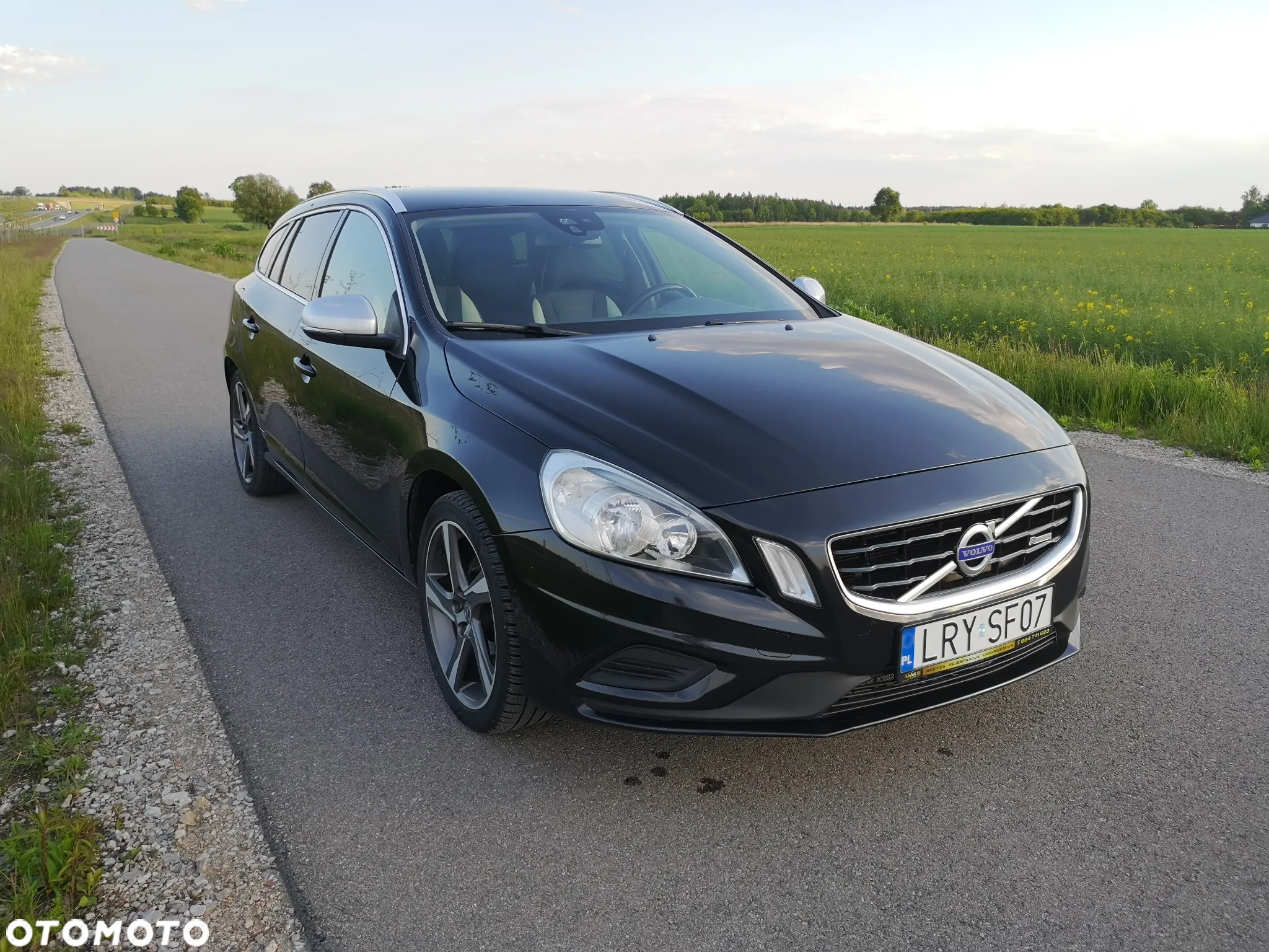 Volvo V60 T3 R-Design - 23