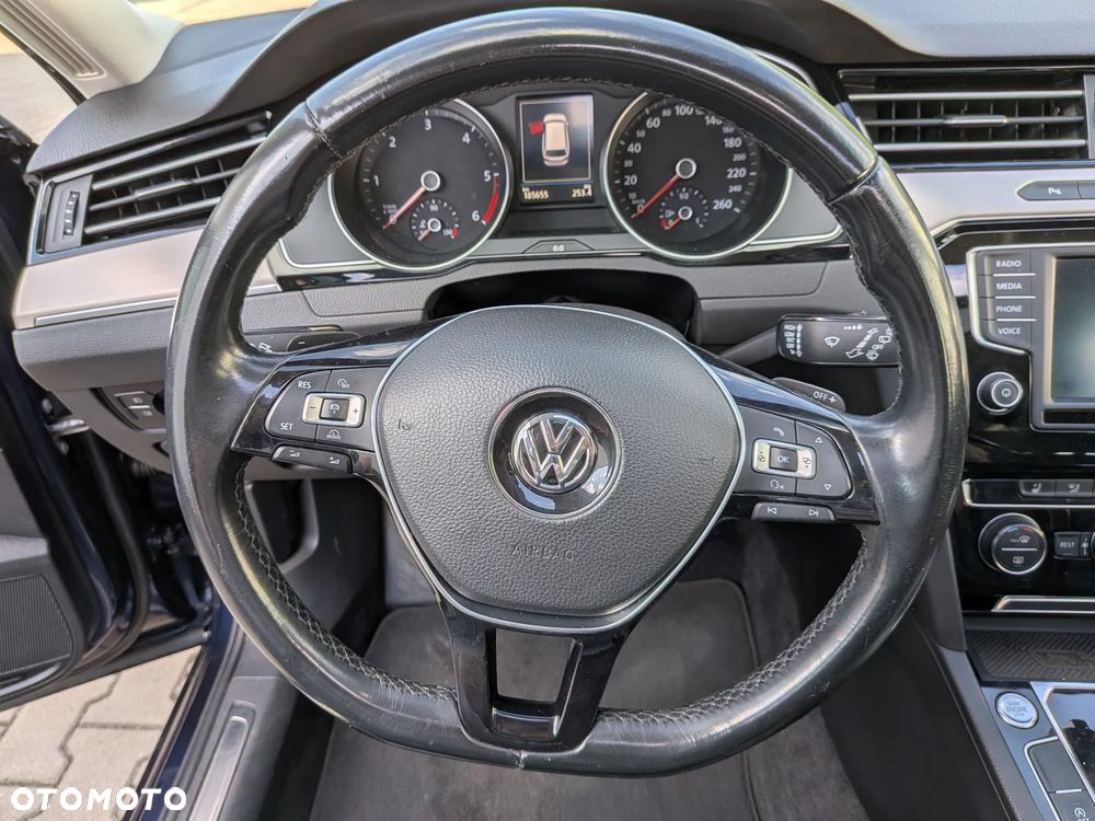 Volkswagen Passat 2.0 TDI SCR DSG Highline - 17