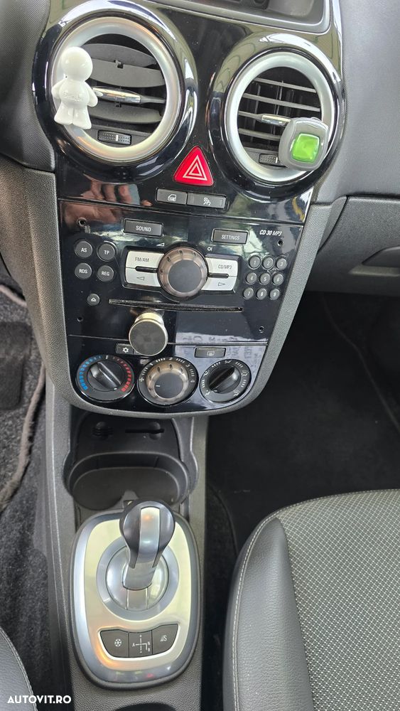 Opel Corsa 1.2i Easytronic Cosmo - 19