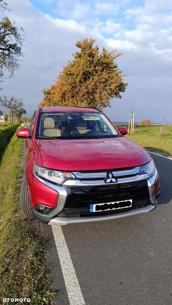 Mitsubishi Outlander - 2