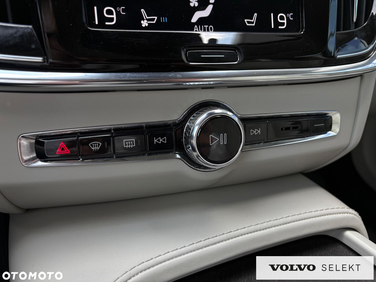 Volvo V90 Cross Country - 34