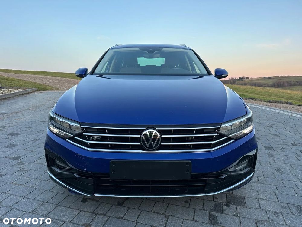 Volkswagen Passat Variant 2.0 TDI SCR DSG R-Line - 2